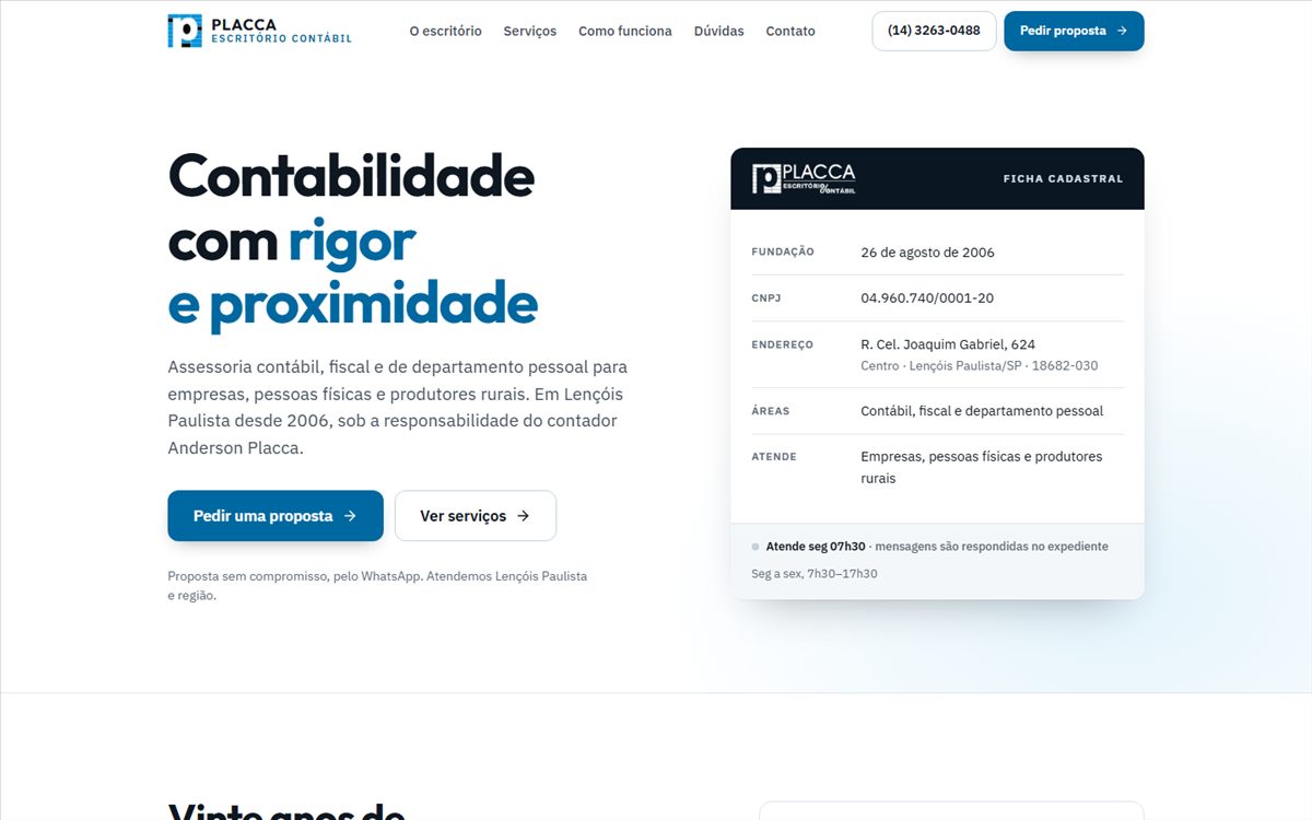 Primeira tela do site da Placca Escritório Contábil: título, botão de proposta e a ficha cadastral do escritório